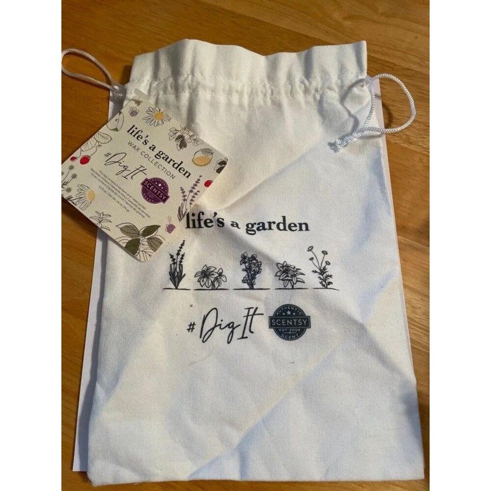 Scentsy Life’s A Garden Dig It drawstring bag